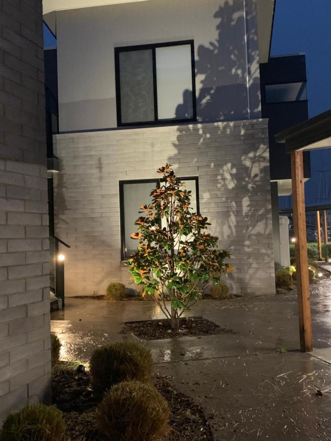 Captains Cove Ground Floor Luxury Apartments ペインズヴィル エクステリア 写真